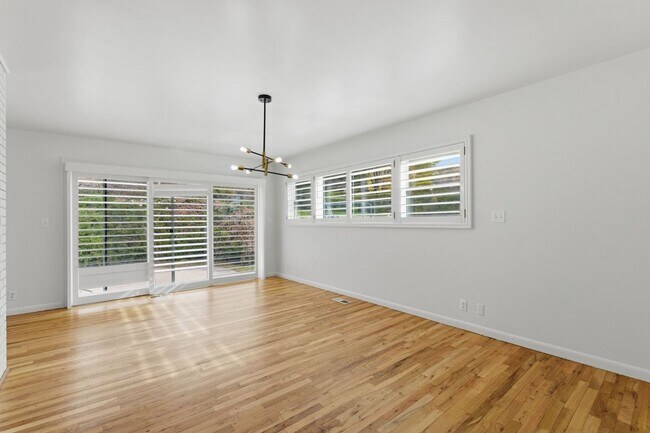 Foto del edificio - 4070 College Dr