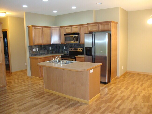 Building Photo - 512