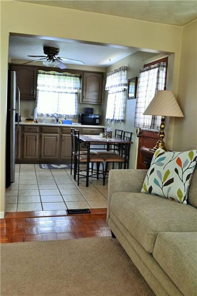 Building Photo - 5Bed | 2bath Home in West Mifflin, PA