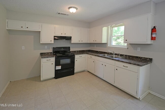 Building Photo - 5108 Gray Dr