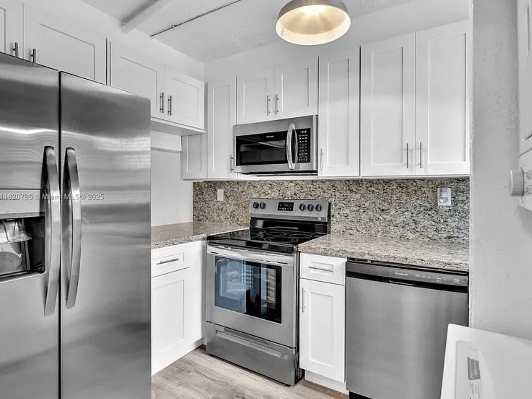 Foto principal - 3791 NW 78th Ave
