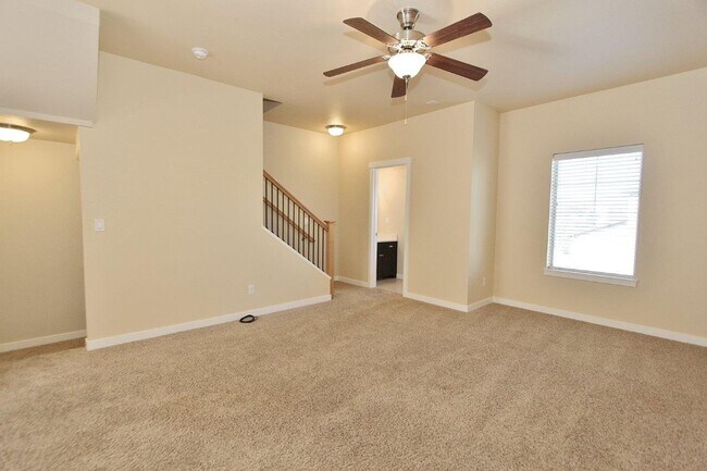 Building Photo - Immaculate Townhouse w/2 Car-Garage
