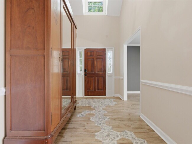 Building Photo - 9437 Fairmead Dr