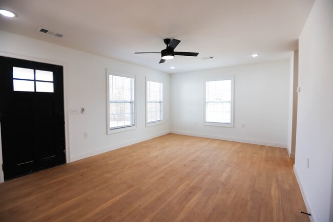 Building Photo - 123 Chrisna Maria Dr