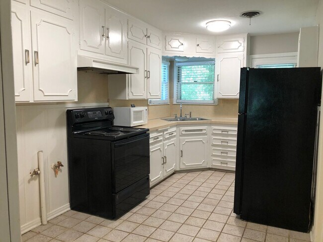 Foto del edificio - 4216 Mitchell Rd
