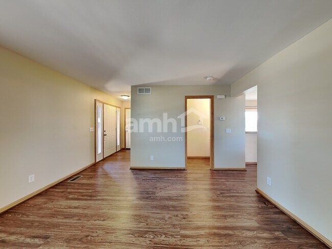 Building Photo - 2291 Oakwood Avenue