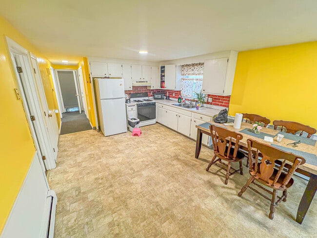 Building Photo - 70 Wynola Ave