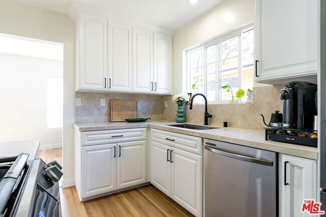 Foto del edificio - 12023 Collins St