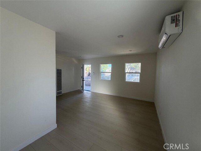 Foto del edificio - 10633 Laurel Canyon Blvd