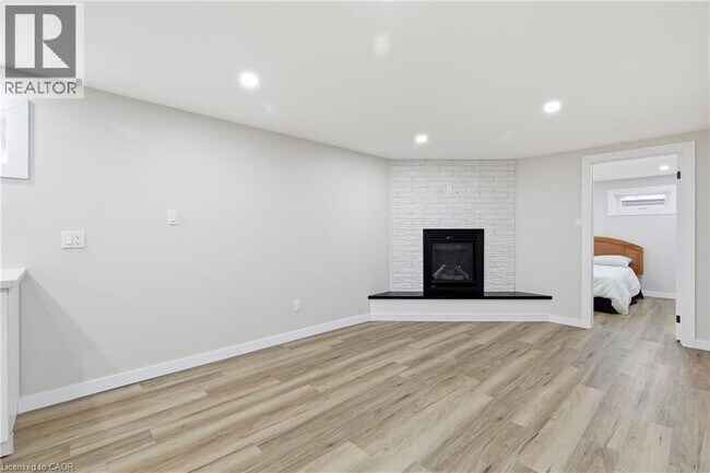 Building Photo - 17 Halam Ave