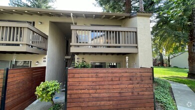 Building Photo - 2738 Oak Rd