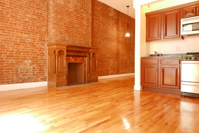 Building Photo - 60 W 84th St