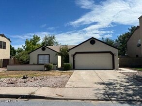Building Photo - 4455 W Yorkshire Dr