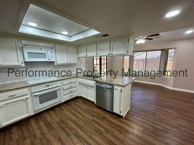 Foto del edificio - 14300 San Jose Ave