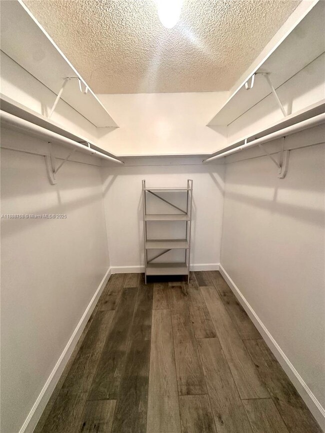 Building Photo - 301 NE 14th Ave