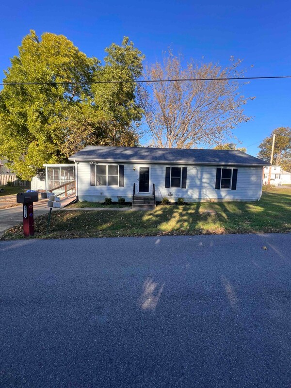 Foto principal - 39564 Potomac Ave