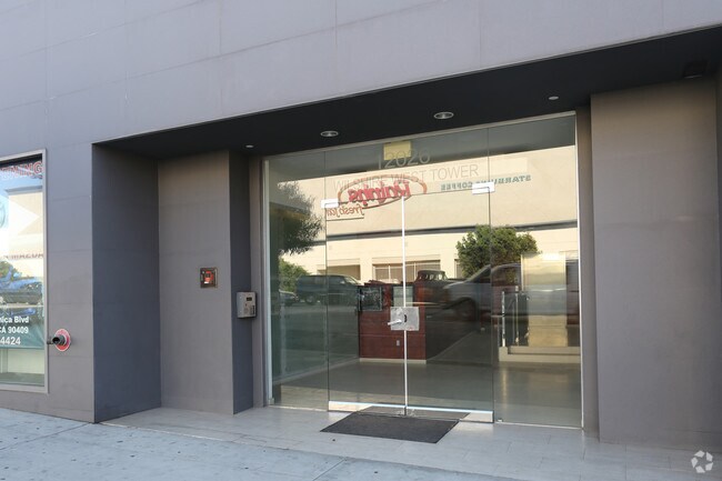 Foto del edificio - 12026 Wilshire Blvd
