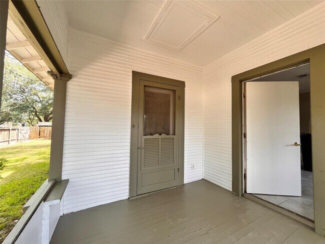 Building Photo - 2704 Avenue G