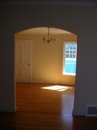 Building Photo - Great 3 bed 2 bath Sunset house with deck,...