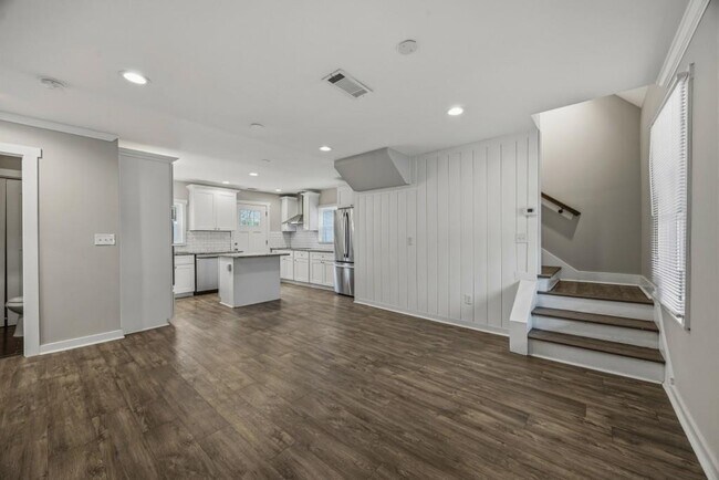 Foto del edificio - 2455 Lynn Iris Dr