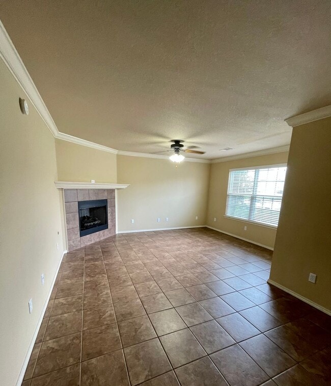 Building Photo - RENT READY 4/16!  3 Bed 2.5 Bath 2 Story T...