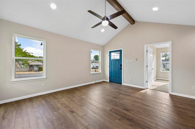 Building Photo - 2602 W Clarendon Dr