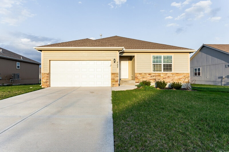 757 S Magnolia St, Gardner, KS 66030 House Rental in Gardner, KS