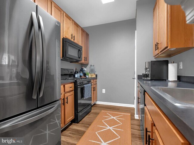 Foto del edificio - 4852 Eisenhower Ave