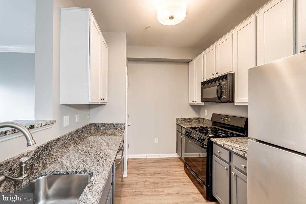 Foto principal - 4870 Eisenhower Ave