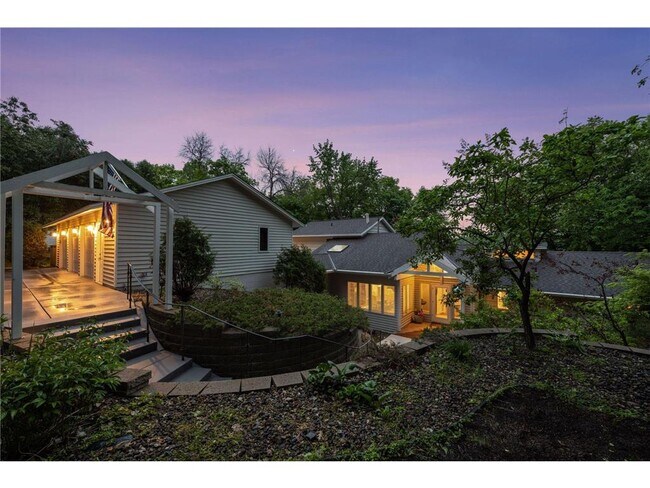 Building Photo - 980 N Arm Dr