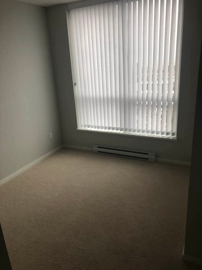 Photo du bâtiment - 6638 Dunblane Av