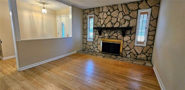 Foto del edificio - 1575 S Ridge Dr