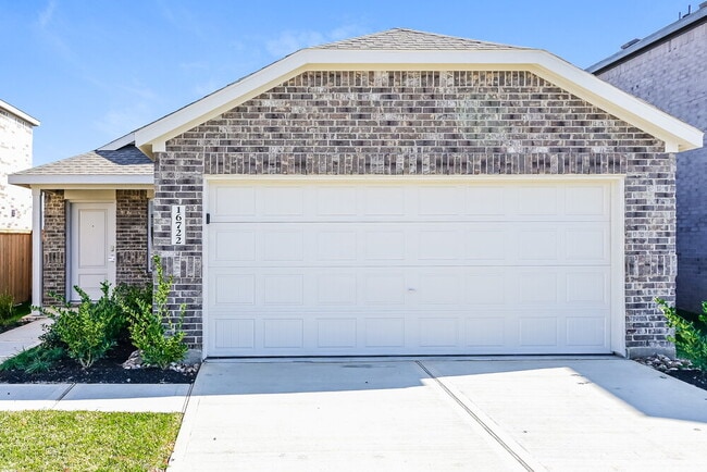 Building Photo - 16722 Old Wagon Wy