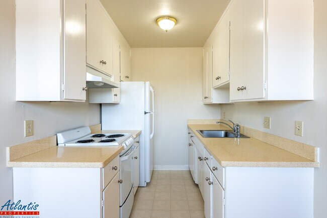 Building Photo - 148 Selwyn Dr