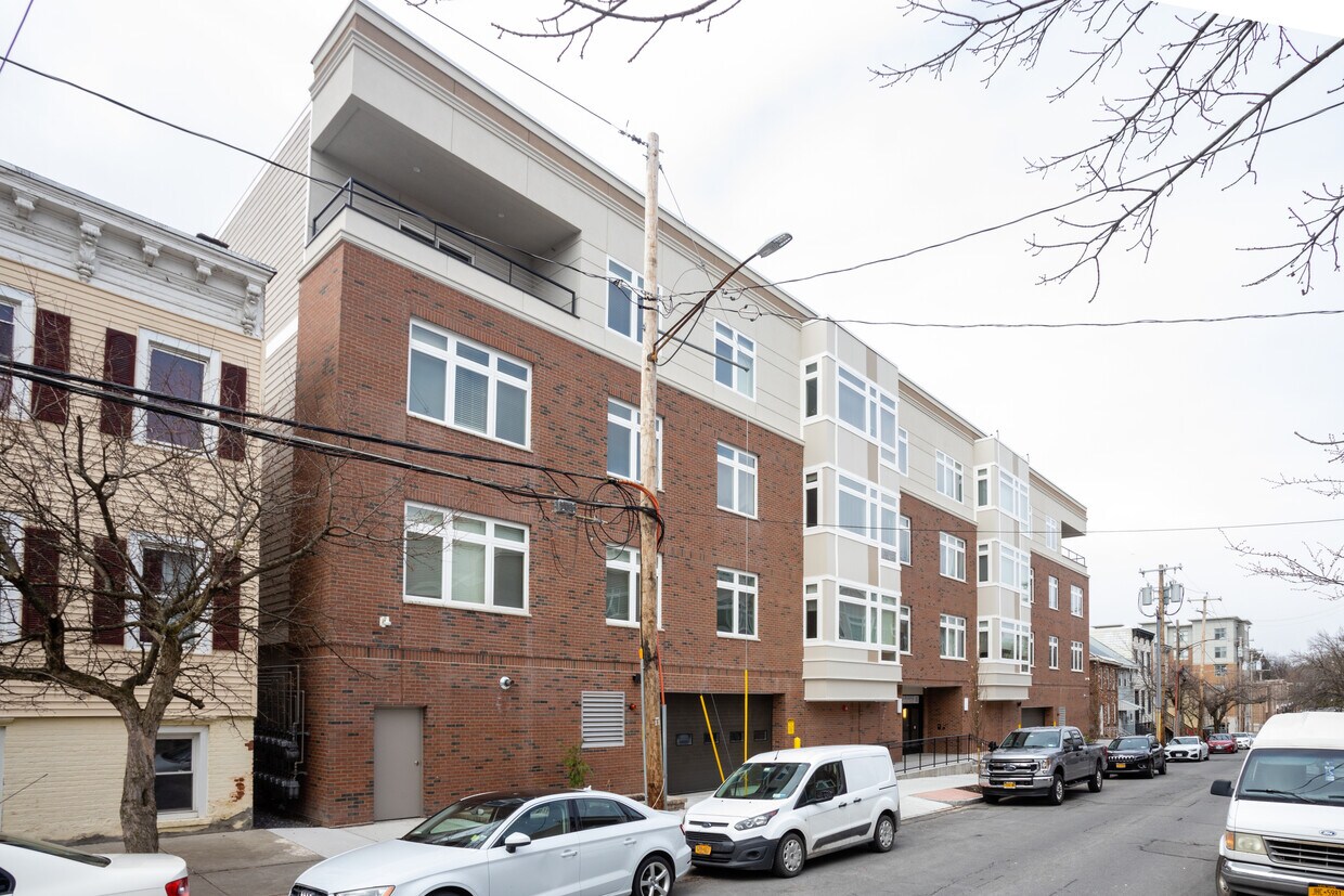 Building Photo - The Reserve at Park South 2