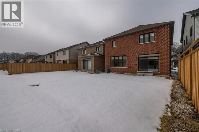 Building Photo - 150 Cactus Cres