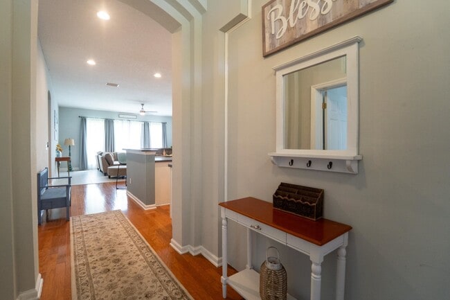Building Photo - 109 Bilbao Dr