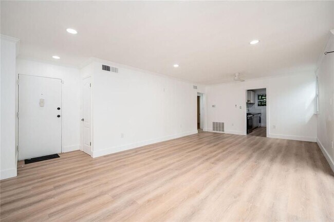 Foto del edificio - 120 Alden Ave NW