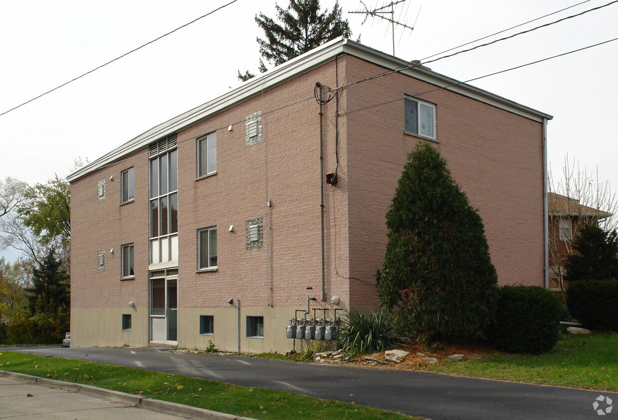 Building Photo - 91 W Crystal Lake Ave