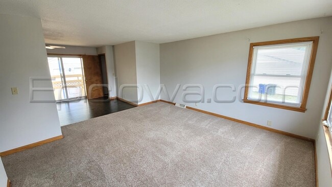 Foto del edificio - 143 Crestridge Dr NW