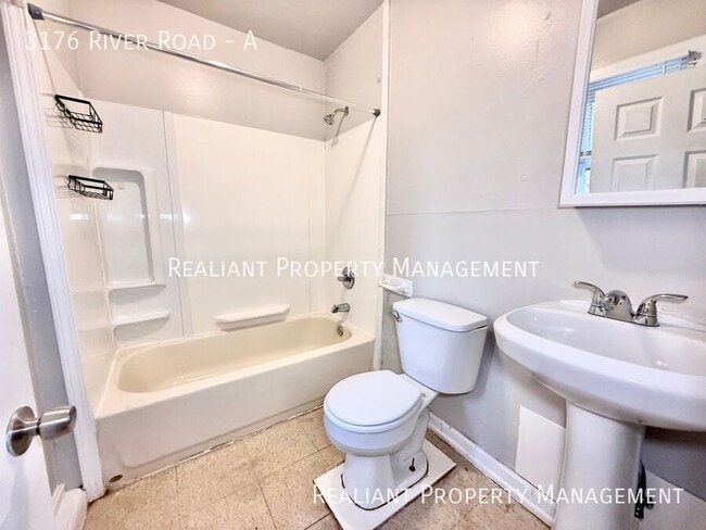 Foto del edificio - 3176 River Rd