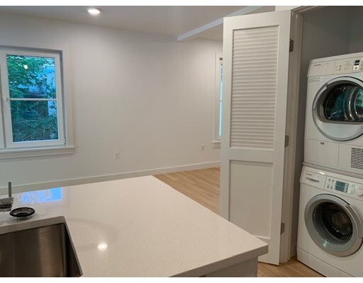 Building Photo - 70 Walworth St