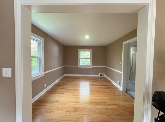 Foto del edificio - "COMING SOON" Stylish 4-Bedroom Home with Large Backyard in Tenafly, NJ