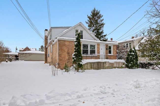 Foto del edificio - 233 Llewellyn Ave