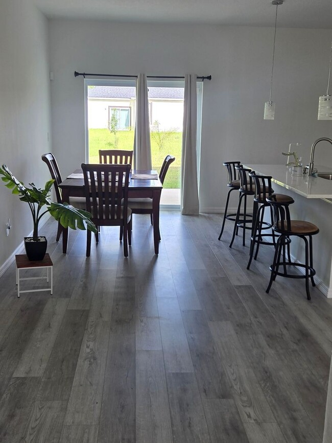Building Photo - 4 Bedroom Single Family Home in Palm Bay