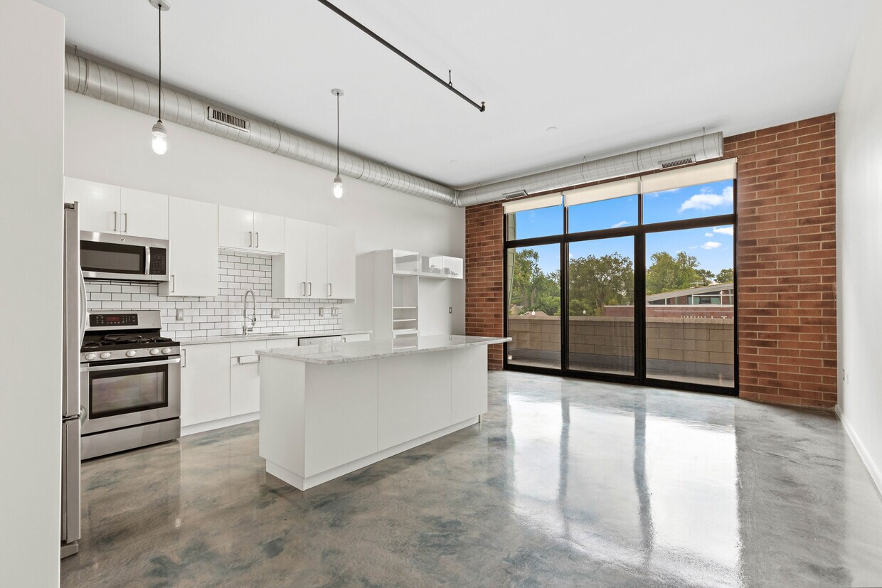 Foto principal - 211 E 9 Mile Rd