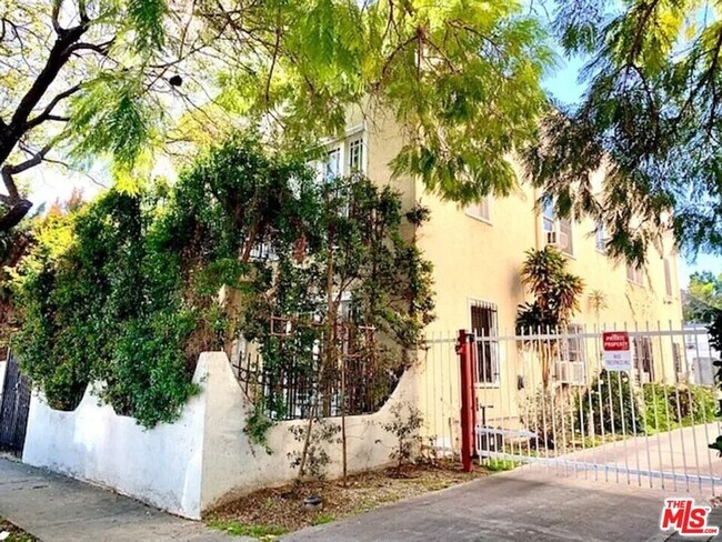 Foto del edificio - 1433 N Las Palmas Ave