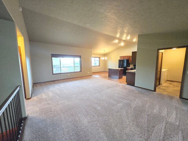 Foto del edificio - Spacious 3 Bed 2 Bath Twinhome | East Siou...