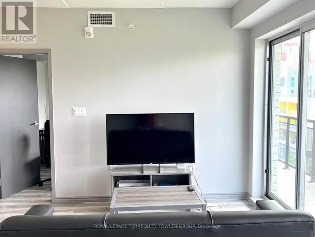 Building Photo - 606 - 275 LARCH STREET