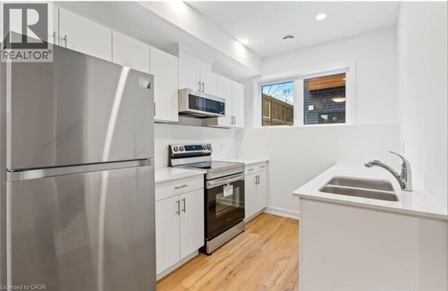 Building Photo - 781 Clare Ave